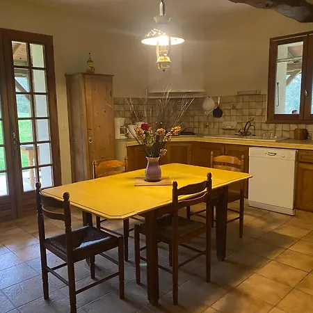 בית נופש Des Guitares Gers *